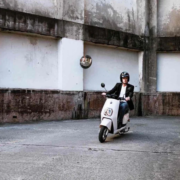 Benzina Zero City Electric Moped - Image 4
