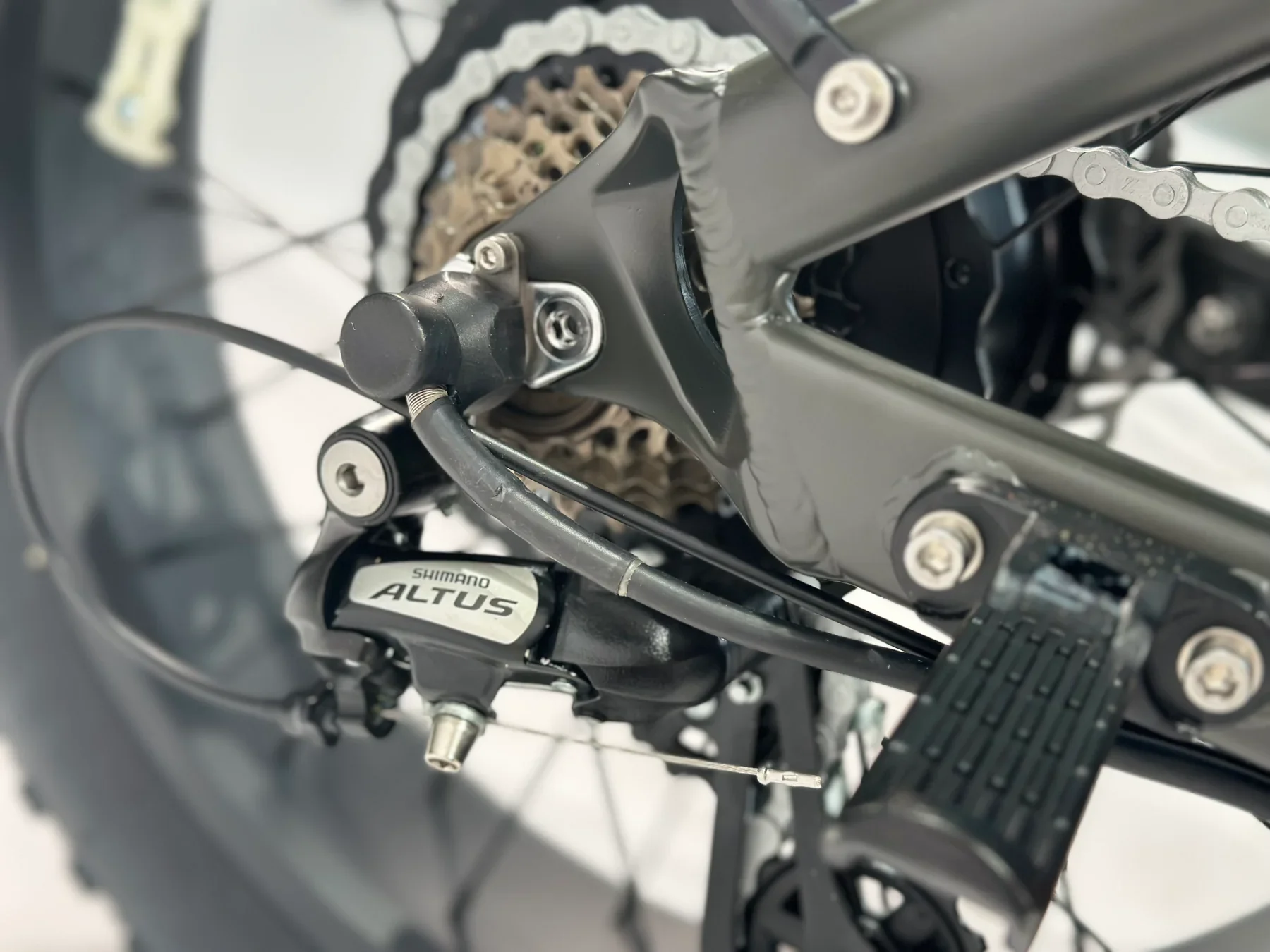 Ezriderz Sledz 500 Fat Tyre Electric Bike - Step Over - Image 5