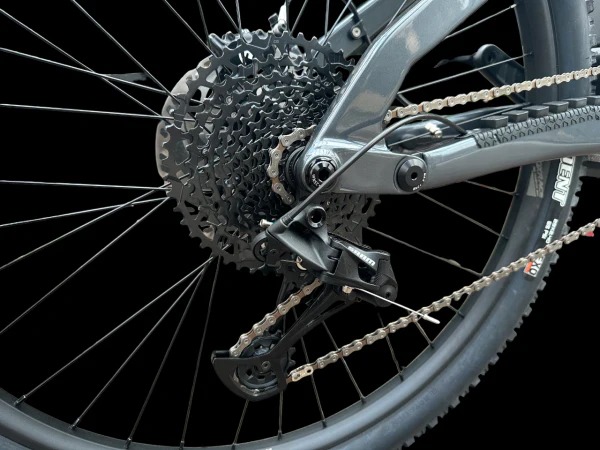 Rever Premium Carbon Mountain Bike - Image 10