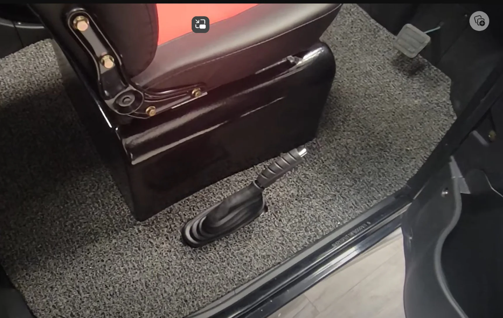 Ronica Trade Firefly V4LHB Enclosed Mobility Scooter - Image 5